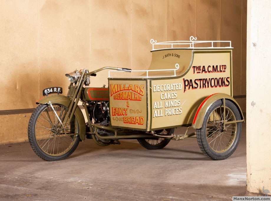 Harley_Davidson_1923_Model_J_with_Sidecar.jpg