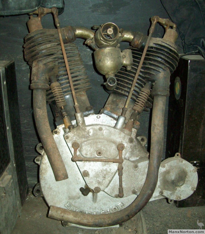 Excelsior_1917_Engine_1.jpg